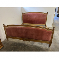 Drewniane łóżko...