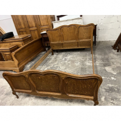 Drewniane łóżko...