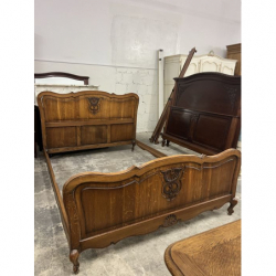 Drewniane łóżko...