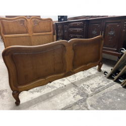 Drewniane łóżko...