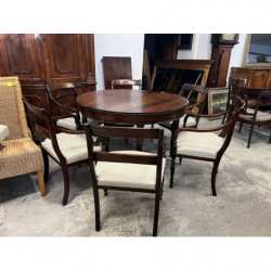 Drewniany okrągły stół z 6...