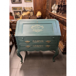 Drewniany sekretarzyk...