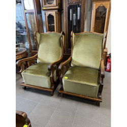 Fotele na drewnianych...