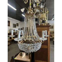 Żyrandol krysztalowy w...