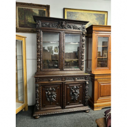 Drewniany kredens bogato...